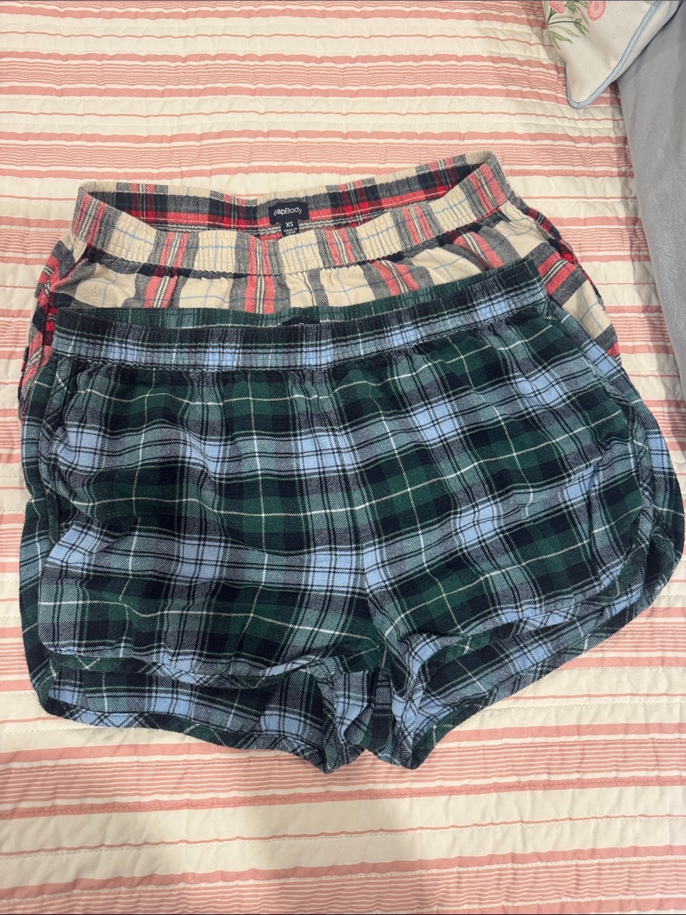 GAP Women's Plaid Lounge Shorts - Green & Cream Plaid